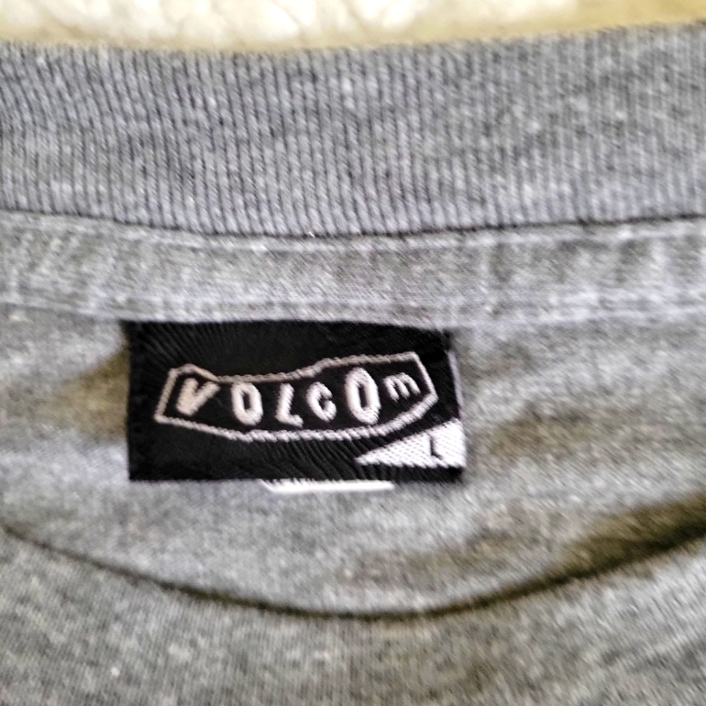 Volcom Tee Shirt - Picture 3 of 5